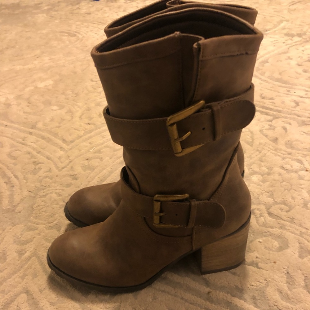 Women’s mid calf boot
